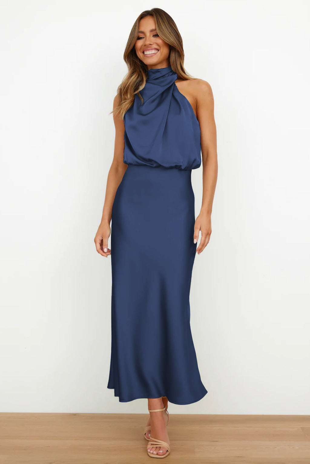 Valeria - Long Satin Dress With American Neckline