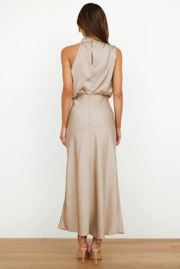 Valeria - Long Satin Dress With American Neckline