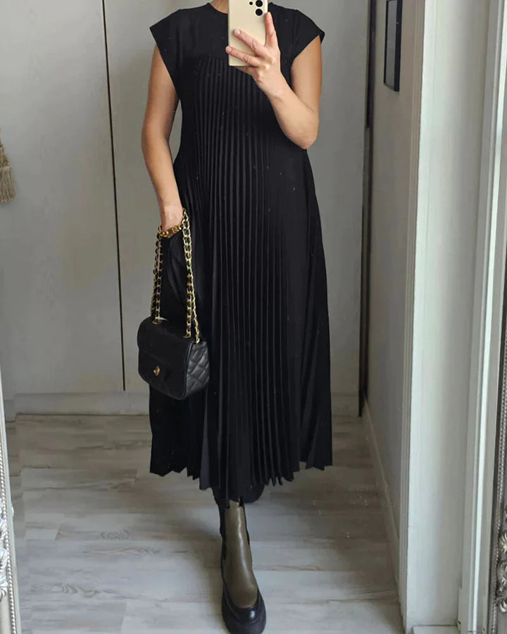 Sleeveless pleated dress