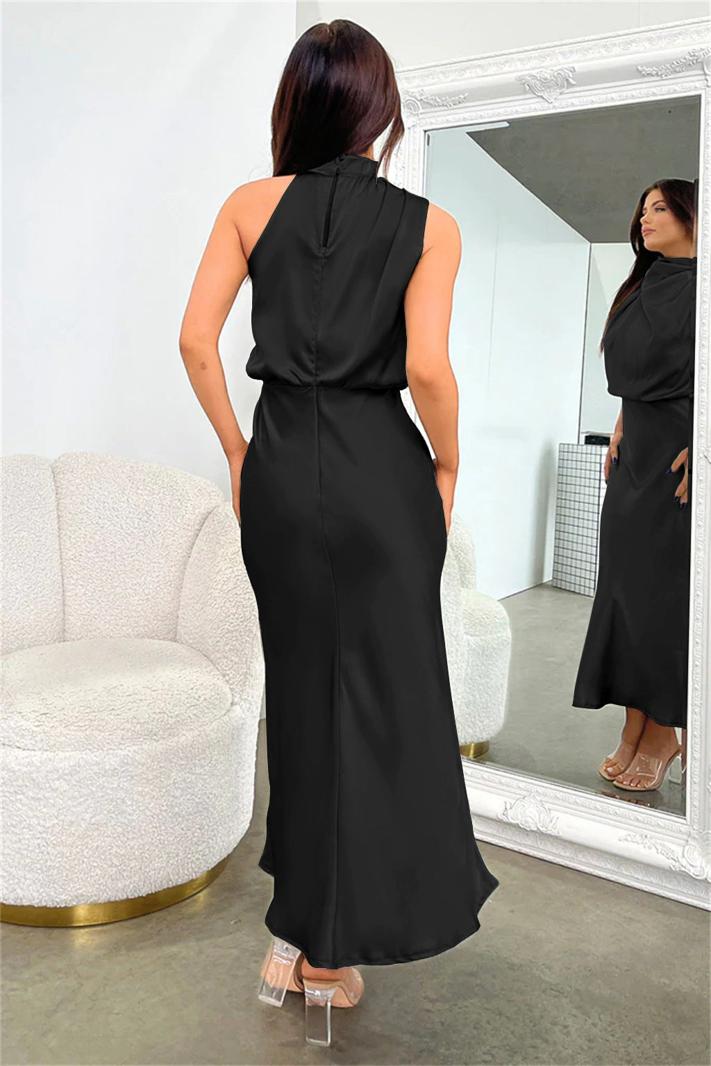 Valeria - Long Satin Dress With American Neckline